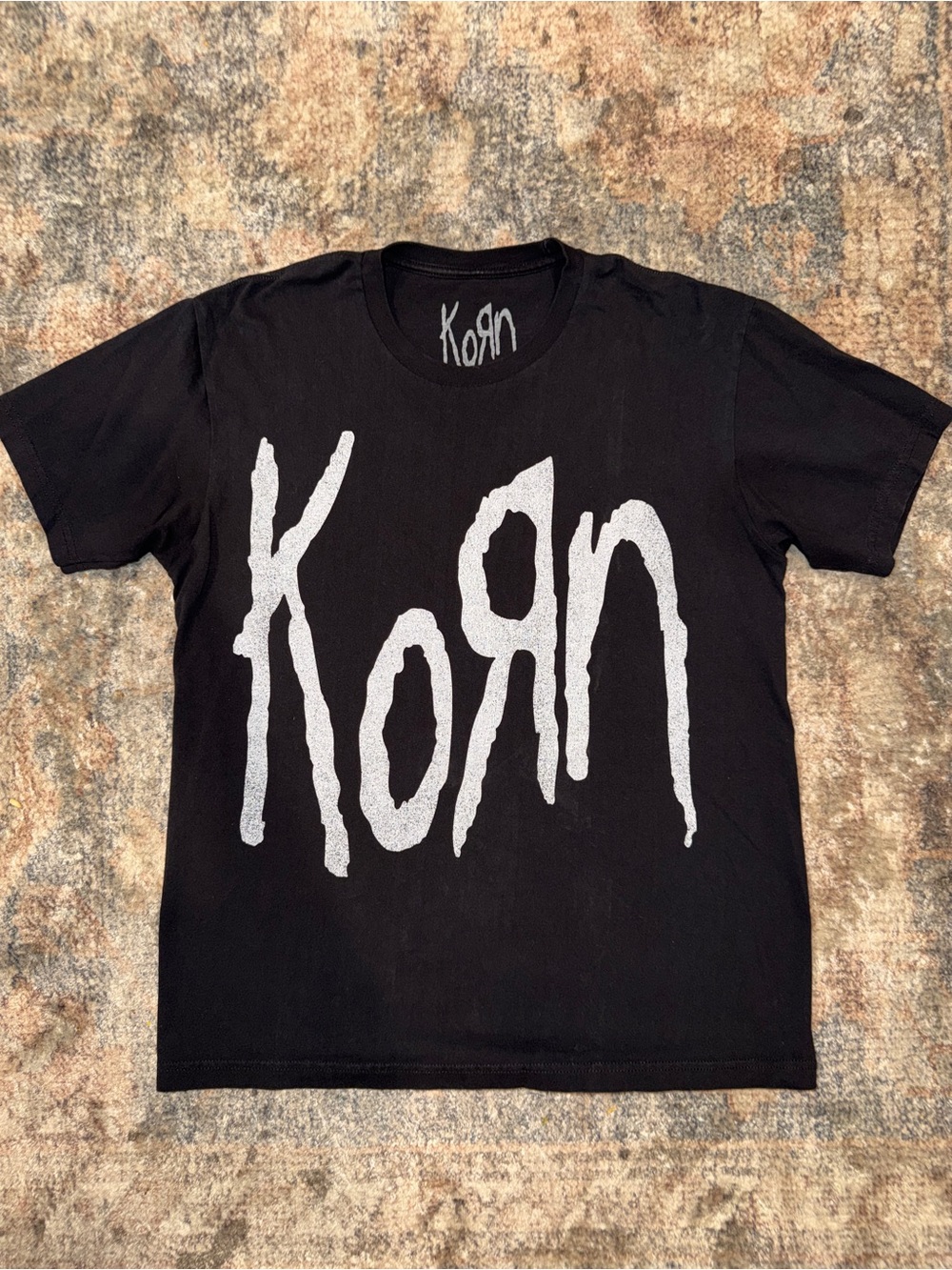 Men’s Korn medium black t shirt.